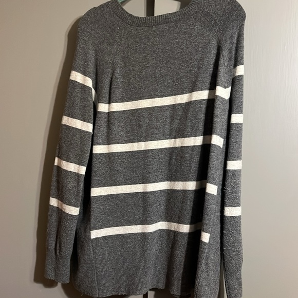 Banana Republic Sweater - Picture 5 of 6